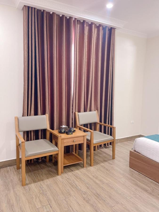 White Crown Hotel Ha Long Buitenkant foto