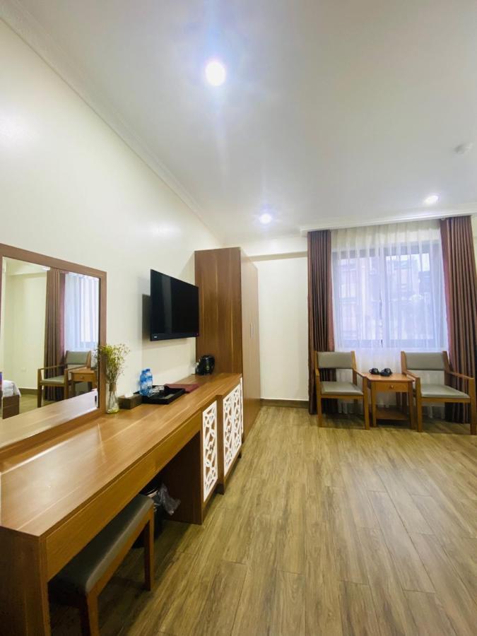 White Crown Hotel Ha Long Buitenkant foto