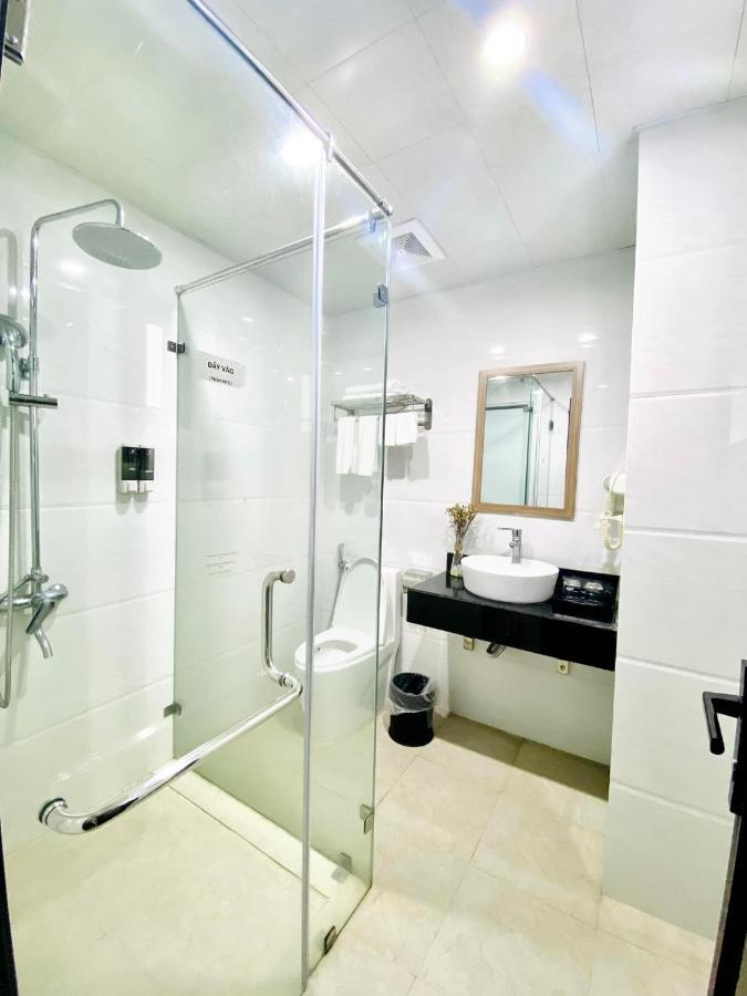 White Crown Hotel Ha Long Buitenkant foto
