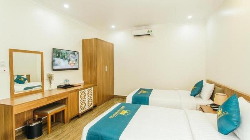 White Crown Hotel Ha Long Buitenkant foto